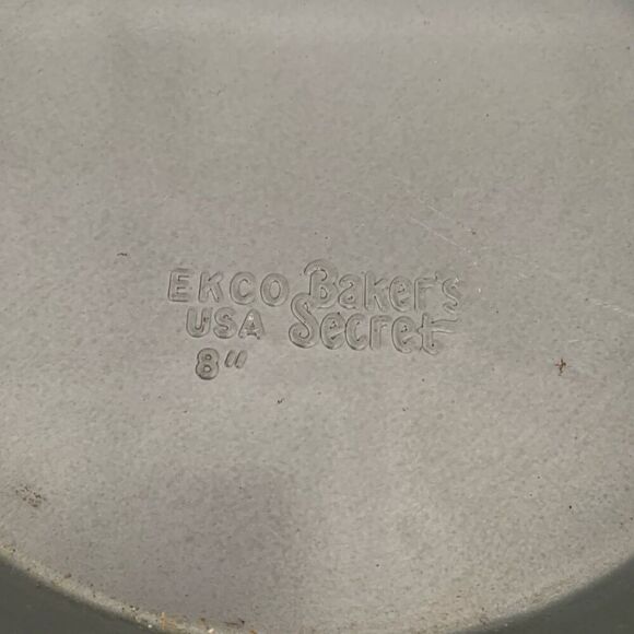 2 Ekco USA Baker’s Secret M95 8” Pans - Picture 5 of 8